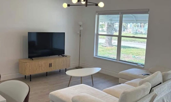 New Port Richey House | Chic Beach House