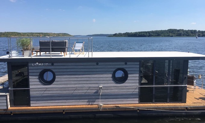 Luebeck Boat Rental | Relax on the houseboat "Hafenprinz"