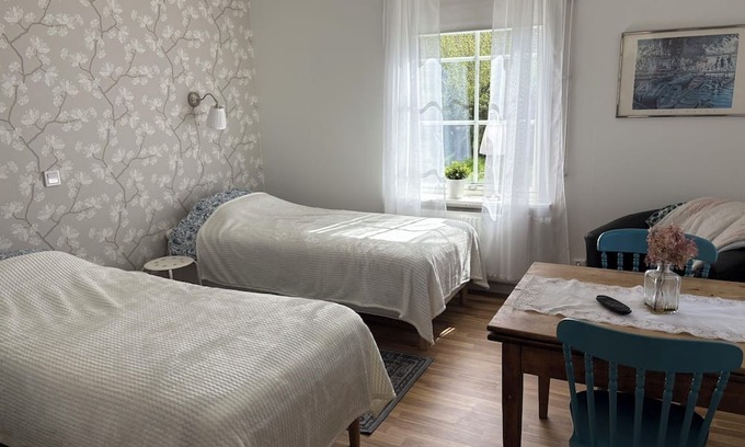 Kumla Apartment | Delightful 1-bedroom apartment in Skyberga