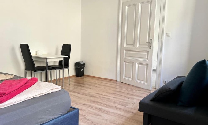 Simmering Apartment | Comfortable Room Near Wien Mitte & City Center