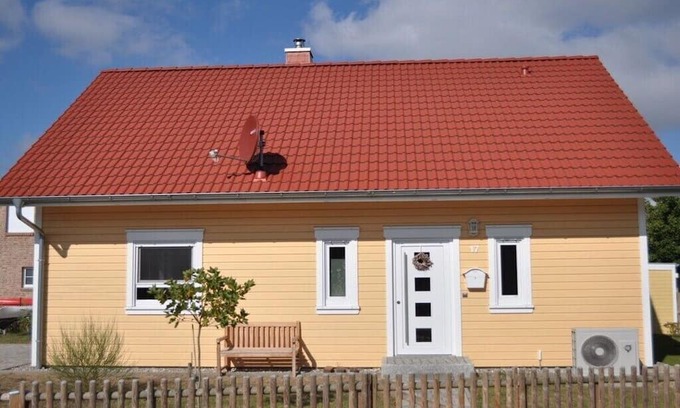 Warin House | Holiday home in Warin with swimming pool