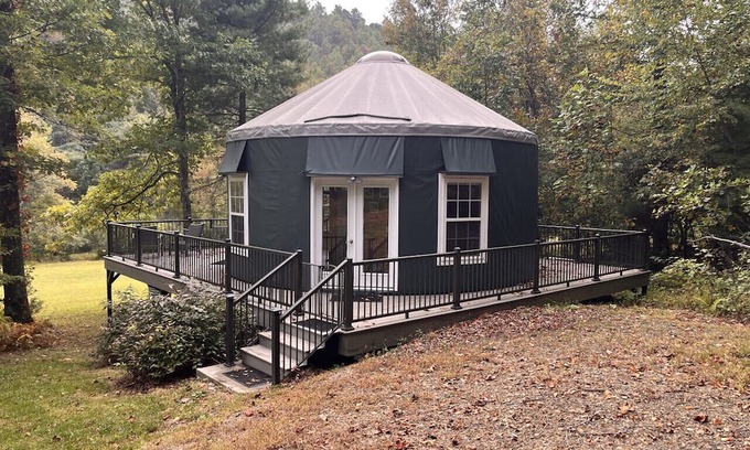 Floyd Cabin | New! YURTime by Buffalo Mountain Getaway