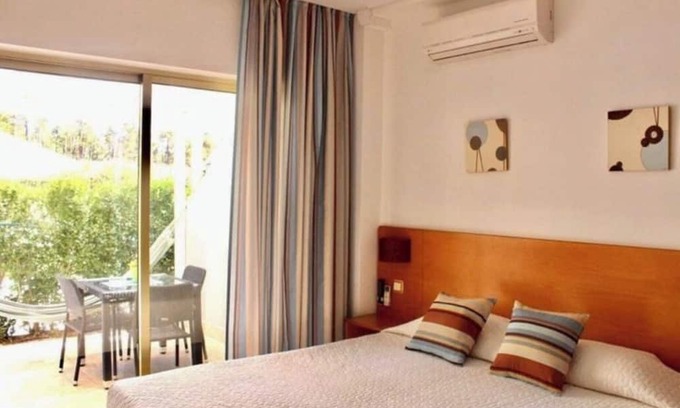 Vila Real Santo Antonio Apartment | Apt in a 3* Hotel! Pool, Garden & Private Park! 5minutes to Monte Gordo Beach!