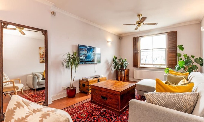 Pembridge Apartment | Pass the Keys | Charming 2 Bedroom by Hyde Park in Notting Hill