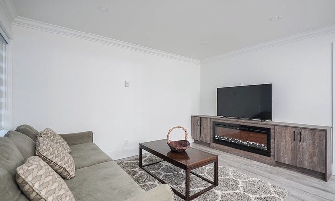Surrey Newton Apartment | Lovely studio with AC in charming Surrey