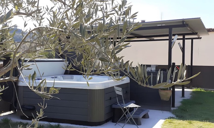Saint-Martin-d'Ardeche Bed & Breakfast | Guest Room 'A L'ombre Des Amandiers - Room 1' with Shared Pool, Communal Garden and Wi-Fi