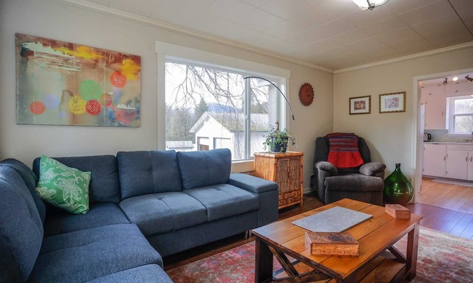Taghum House | Dee's Country House on 5 acres by the lake