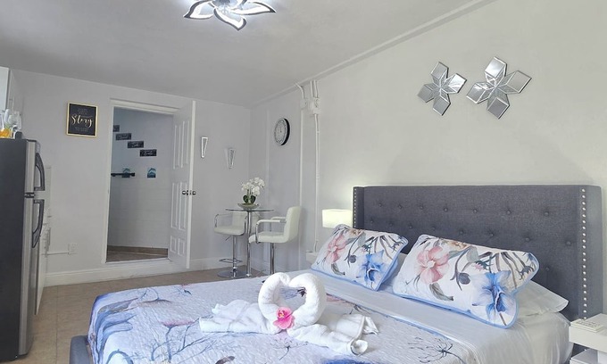 West Hollywood Apartment | Cozy Studio for 2 Near Hard Rock Casino & Guitar Hotel and Hard Rock Stadium