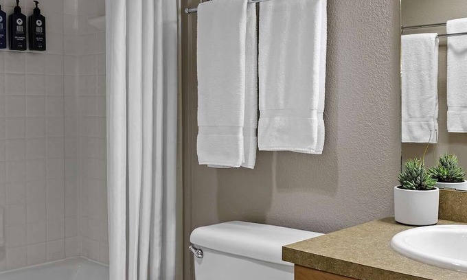 Canmore Resort | Beautiful ,Awesome resort in Canmore Resort in AB ,Canada, Studio Unit for 2 ppl