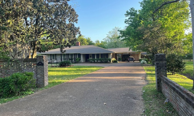 Clarksdale House | Clarksdale Retreat with Pool/Sauna - Sleeps 13