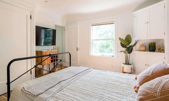 Hosford-Abernethy House | 1892 Bohemian Dream Studio in Ladd's Addition