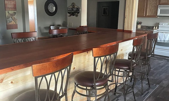 Lynch House | Spacious 5-bedroom house with WiFi, AC in charming Lynch