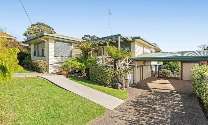 Narooma House | 5 Marine Drive, Narooma NSW 2546