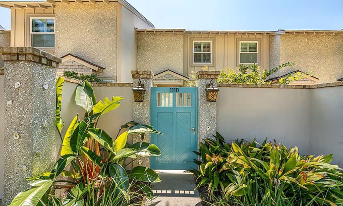 Saint Simons Island House | Charming 3-bedrm Oceanfront Townhome, WiFi, AC, Washer/Dryer on St Simons Island