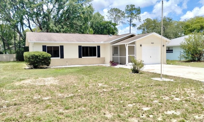 Spring Hill House | Charming 3-bedroom house with WiFi and AC in delightful Spring Hill