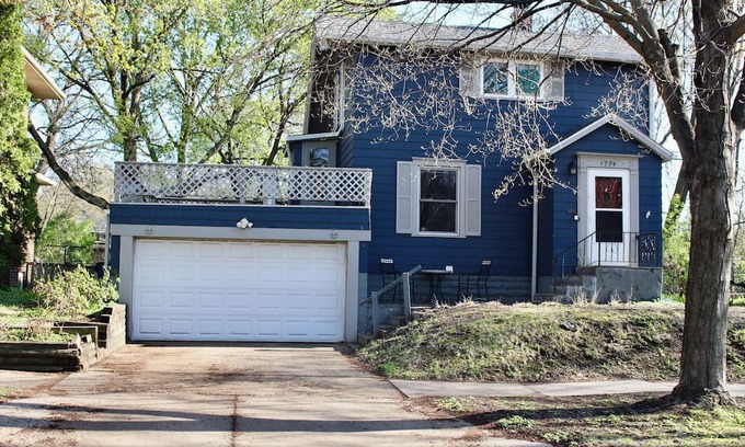 Tangletown House | 3-bedroom house in desirable Tangletown of MacGroveland St. Paul