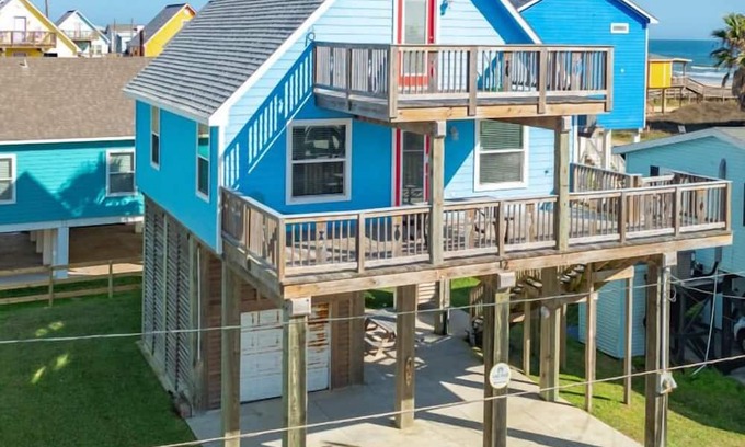 Surfside Beach House | Surfside Beach House | Ocean Views + Pool