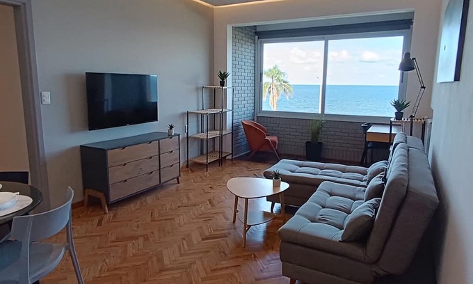 Ciudad Vieja Apartment | Luminous & spacious apartment with stunning sea view in Ciudad Vieja