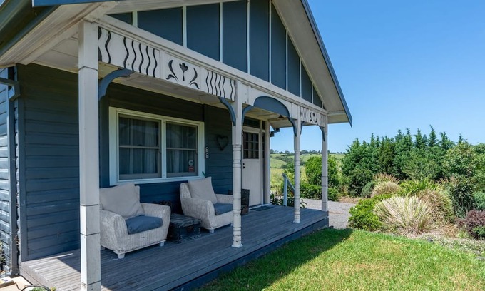 Jerrara House | Kelly Cottage ~ Immersed in the tranquility of nature in the scenic landscape of Jerrara