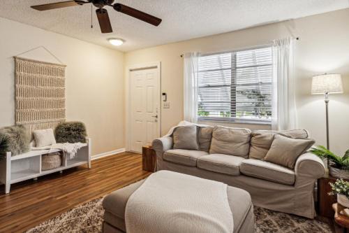 Stuart House | Coastal Comfort- 3BR House in Stuart City home