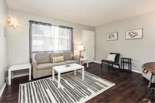 University District Apartment | Cozy 2BR Haven for Families Near U of Memphis TF14