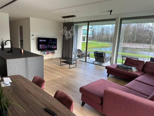 Maalte Apartment | Apartment In Gent With Breathtaking Lake View
