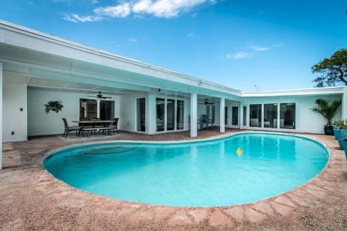 Bay Area House | Sail Away Your Coastal Pool Oasis